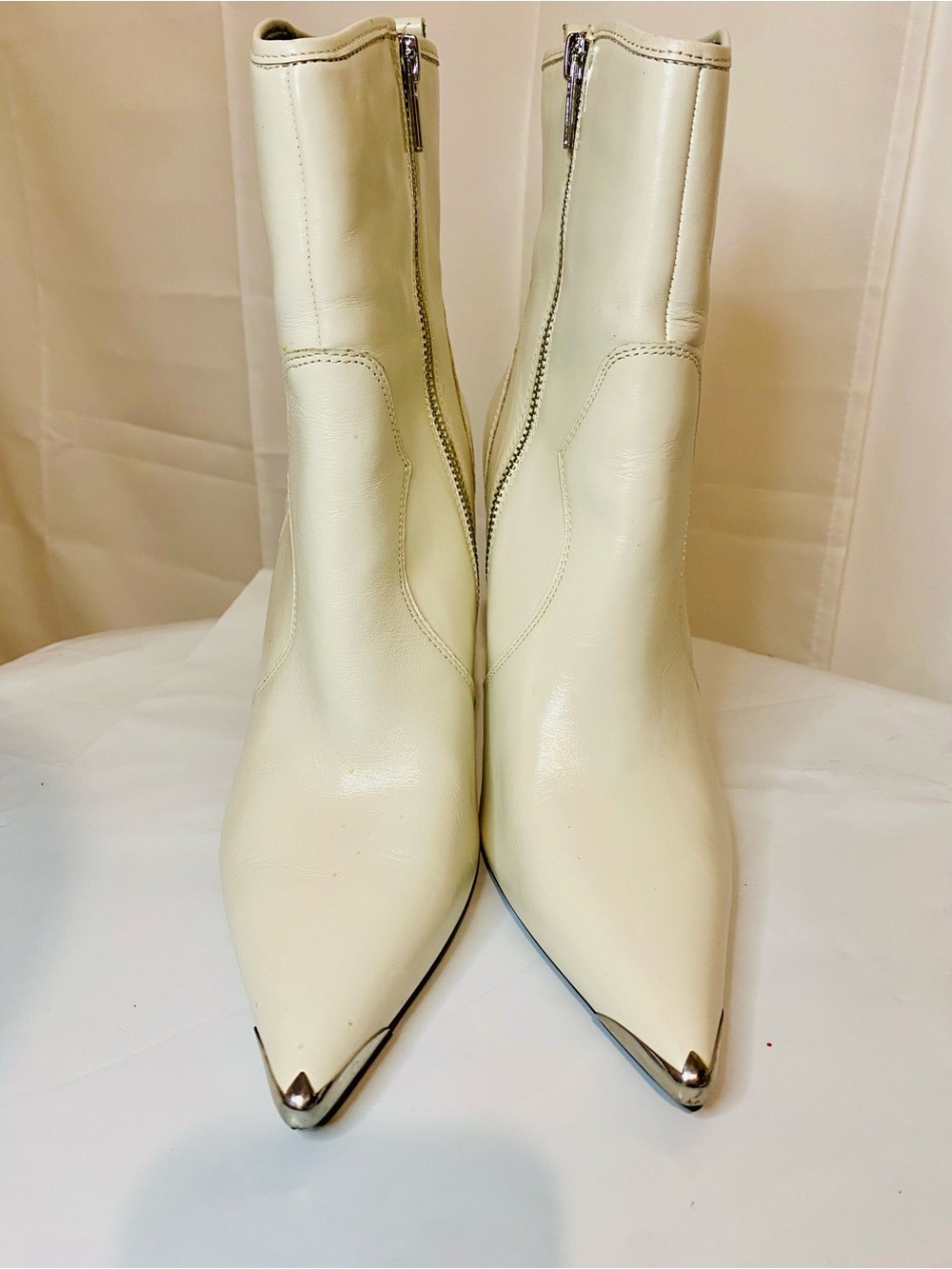 Winnie Harlow Cream Pointed Toe Ankle Booties with Silver Toe Cap Size 9